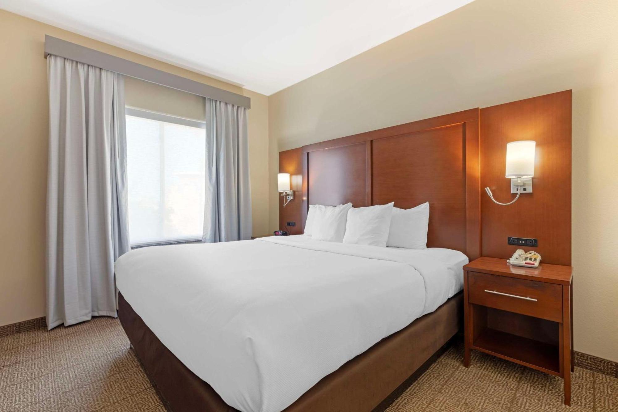 Comfort Suites West Dallas - Cockrell Hill Zewnętrze zdjęcie
